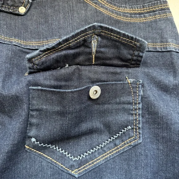 Chic Denim Mini Skirt with Pockets - Picture 8 of 12